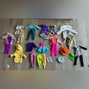 Jen and the Holograms clothes